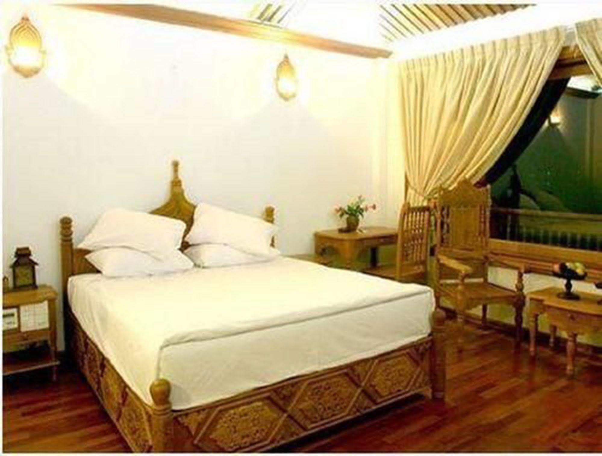 Kma Kaytumadi Hotel Taungoo Екстериор снимка
